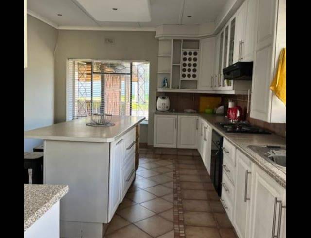 3 BEDROOM HOUSE FOR SALE IN VELD EN VLEI